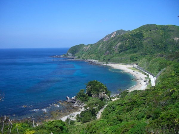 希少な白浜ビーチが広がる島 神津島 世界の海援隊